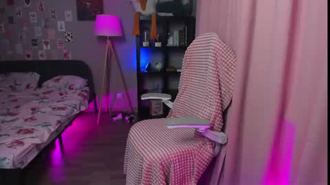 jenniferka online show from July 28, 7:39 pm