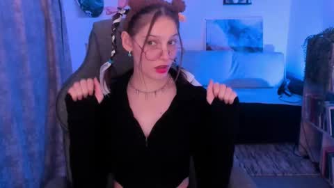 jenniferkiim online show from November 25, 11:20 am