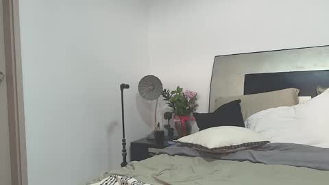 Jenn online show from February 24, 10:13 pm