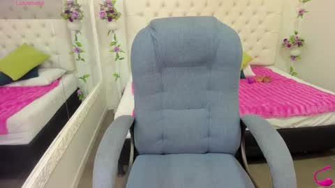 Snapshot of jenny_stark chatting on October 12, 7:05 pm jenny_stark online show from October 12, 7:05 pm