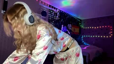 jerrienyhan online show from November 24, 1:54 pm