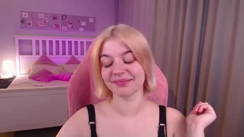 Snapshot of jess_marais chatting on September 19, 7:45 am Jess online show from September 19, 7:45 am