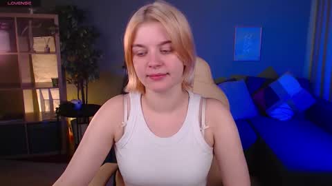 Snapshot of jess_marais chatting on September 24, 7:37 am Jess online show from September 24, 7:37 am