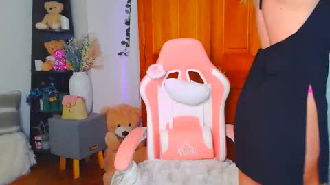 Jessabelle Diamond online show from June 10, 1:32 pm