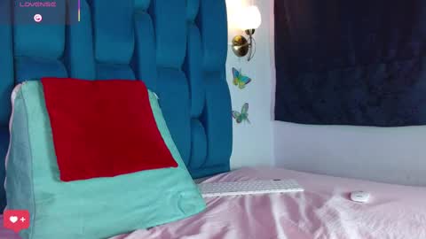 Jessica Evan online show from September 27, 5:00 pm