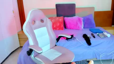 Snapshot of jessy_skinny_ chatting on September 17, 3:43 am Jessy online show from September 17, 3:43 am