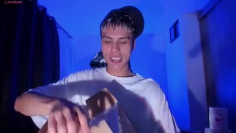 Snapshot of jeyden_camilo chatting on October 21, 11:41 pm Jeyden Camilo online show from October 21, 11:41 pm