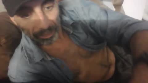 jglarsbel online show from April 11, 9:02 am