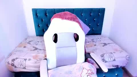 Jhiinny online show from March 8, 11:58 am