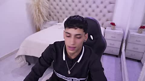 jhoanleandro online show from April 2, 5:15 am