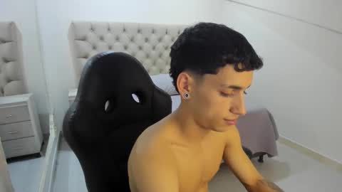 jhoanleandro online show from November 24, 5:28 am