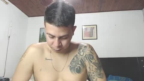 Snapshot of jhon_tommy chatting on January 10, 12:27 am jhon tommy online show from January 10, 12:27 am