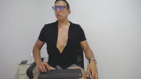 jhonstevens1995 online show from October 21, 9:40 pm