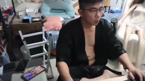 jhuang8383 online show from December 15, 10:44 am