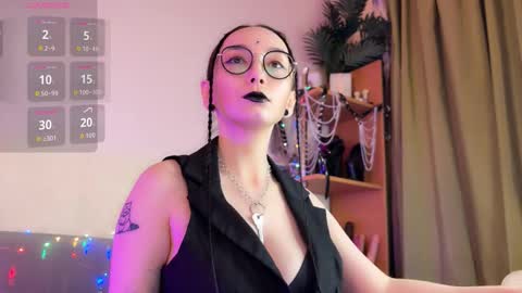 Jinhee Noir online show from December 13, 7:40 pm