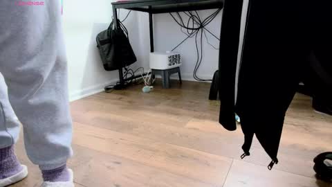 Nicole  Allen online show from December 17, 12:06 am