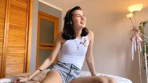 joanaphippin online show from April 20, 7:22 am