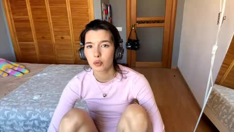 joanaphippin online show from May 1, 7:13 am