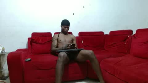 joao_leao online show from December 6, 11:50 am