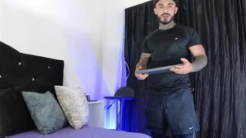Snapshot of john_and_louis chatting on September 28, 11:19 am John online show from September 28, 11:19 am