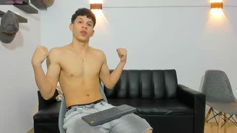 john_ssnow29 online show from April 17, 9:00 am