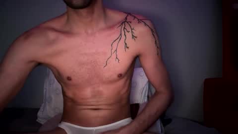 Snapshot of johnerik_95 chatting on December 18, 9:47 am John online show from December 18, 9:47 am