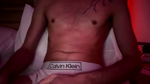 Snapshot of johnerik_95 chatting on January 1, 5:54 am John online show from January 1, 5:54 am