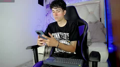 johnny_cagee online show from April 14, 4:05 am