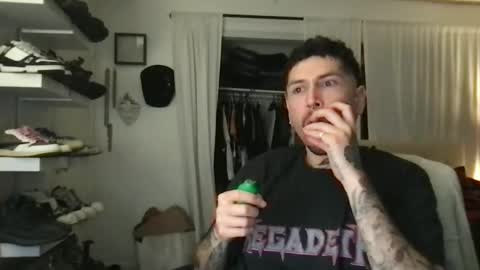 Snapshot of johnnydeep66 chatting on December 19, 6:01 am JohnnyDeep66 online show from December 19, 6:01 am