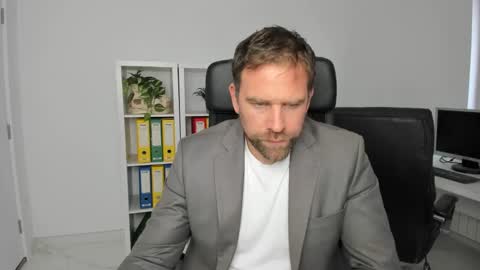 Snapshot of johnnydough82 chatting on December 7, 8:49 am johnnydough82 online show from December 7, 8:49 am