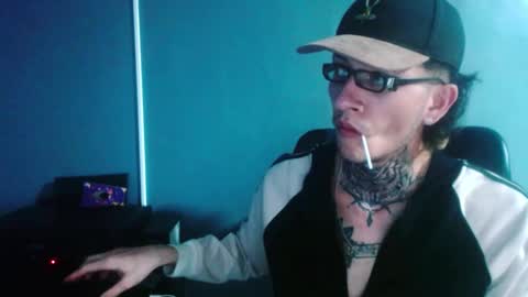 johnsonisaac94  online show from December 14, 4:23 am