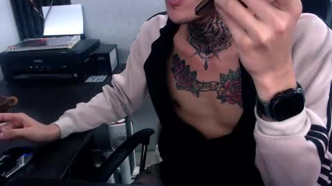 johnsonisaac94  online show from February 4, 8:35 am