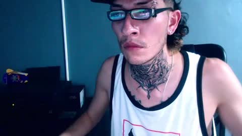 johnsonisaac94  online show from December 15, 6:18 am