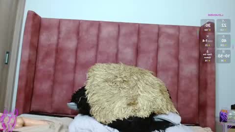 Snapshot of jolie__colettee_ chatting on February 28, 12:32 am Jolie online show from February 28, 12:32 am