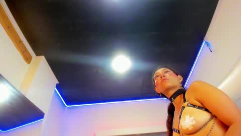 jolie_js online show from May 4, 12:33 pm