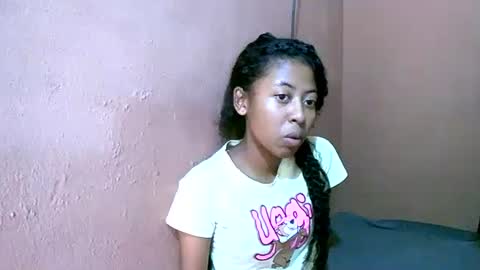 Snapshot of joliekah27 chatting on February 25, 9:20 am joliekah27 online show from February 25, 9:20 am