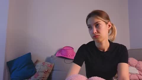 Snapshot of jolyndeb chatting on October 3, 11:29 am Viola online show from October 3, 11:29 am