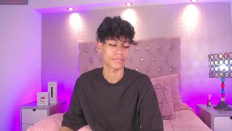 Jonas  online show from April 4, 5:25 am