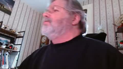 joncpics online show from December 4, 8:12 pm