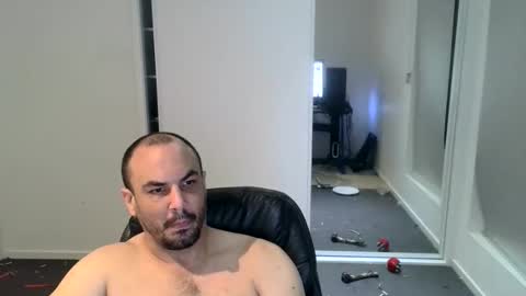 josh_aus333 online show from October 10, 1:06 pm