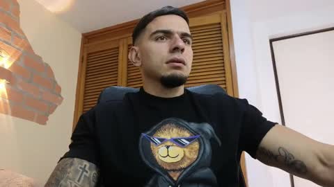 josh_miller01 online show from June 2, 3:25 pm