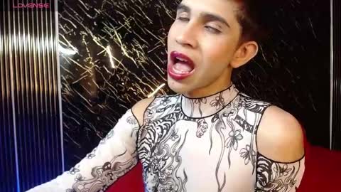 joshua_saenz_ online show from May 23, 1:23 am