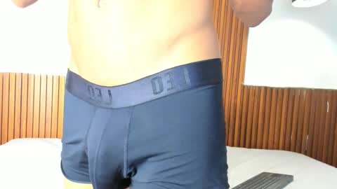 juan_contreras7 online show from September 19, 12:09 pm