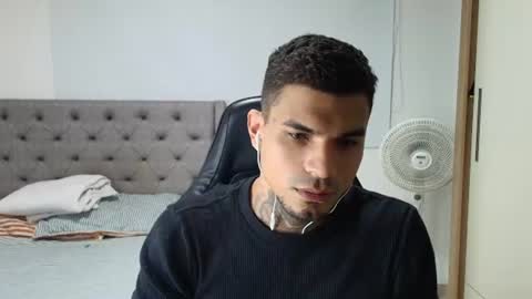 juan_gomez_1 online show from July 19, 10:56 pm