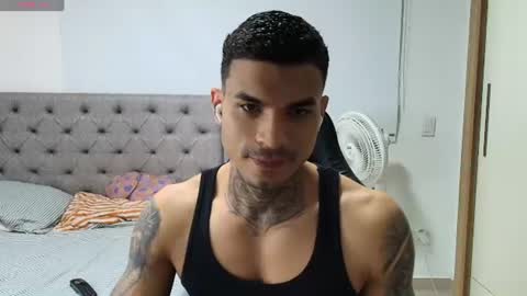 juan_gomez_1 online show from June 22, 5:04 am
