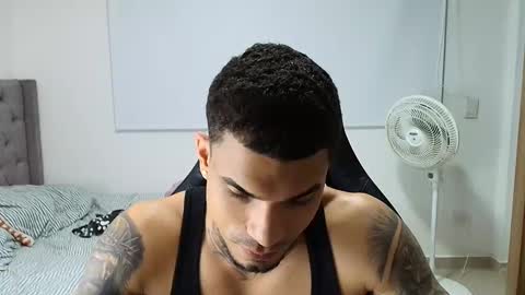 juan_gomez_1 online show from January 9, 1:44 am