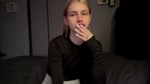 Lola online show from April 19, 6:03 am