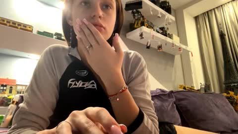 Lola online show from November 16, 7:43 am