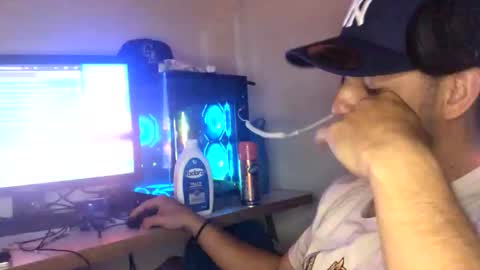 juannvalencia11 online show from May 13, 3:27 am