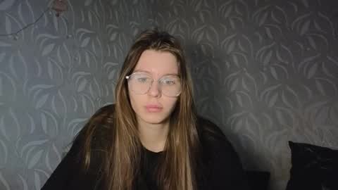 laura online show from November 23, 8:23 am